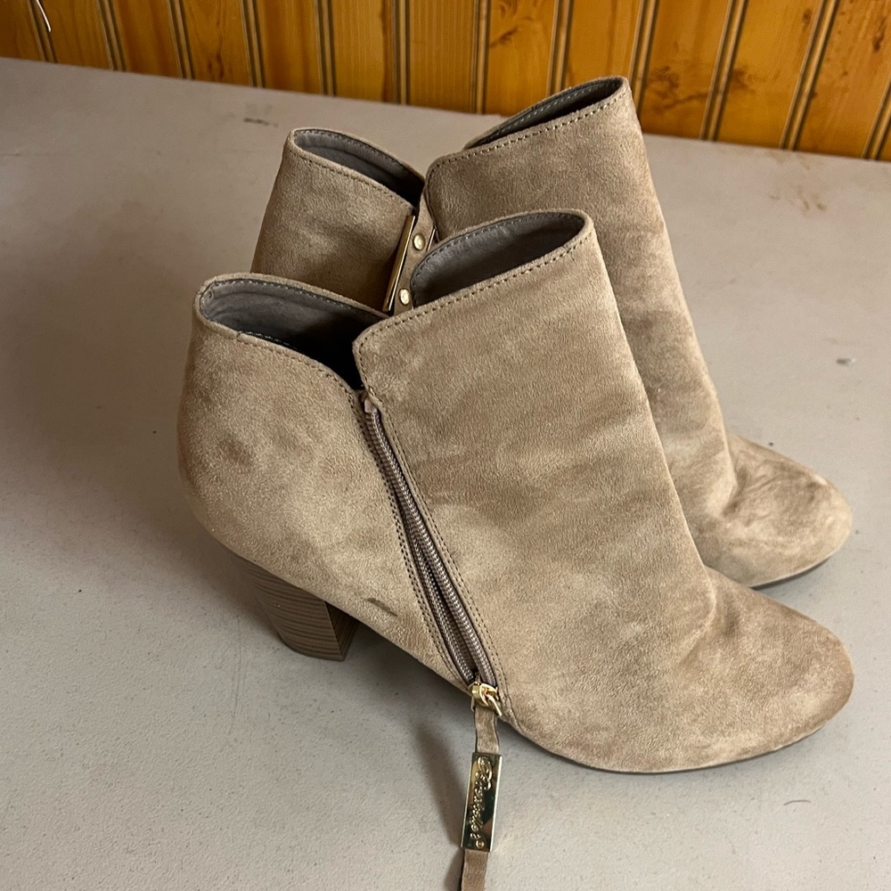 Tan suede Booties